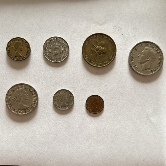 7 Piece Coins ❤️❤️ - Picture 2 of 2